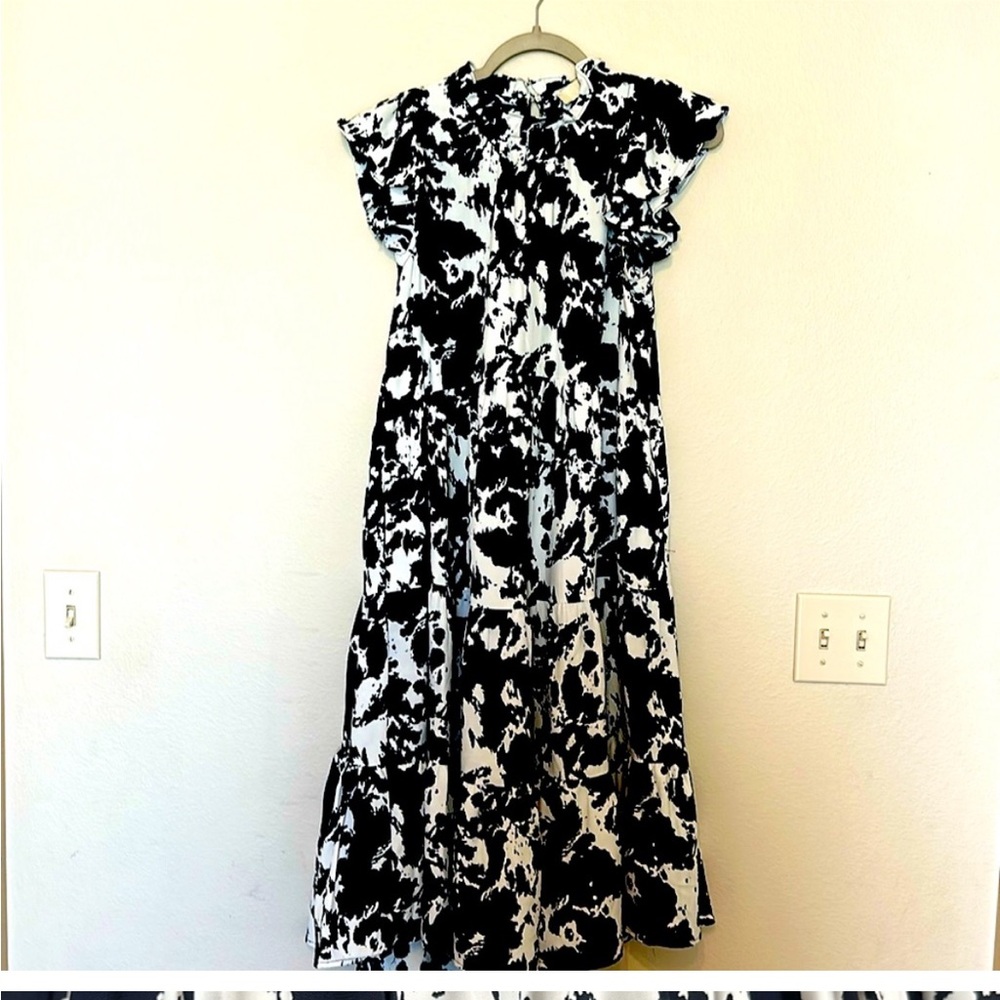PINCH Dress: Small, navy/white, flutter sleeves/keyhole back.